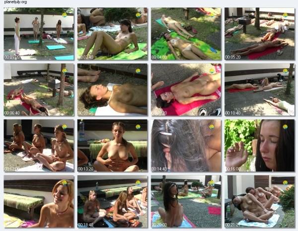 Girls of a naturistka practice yoga Girls of a naturistka practice yoga
