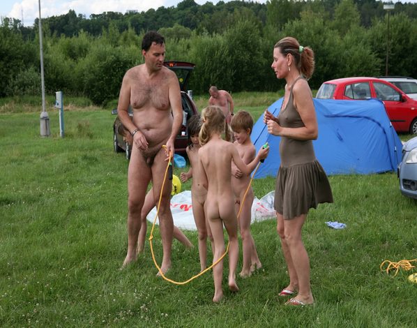Photo nudism - games outdoors Photo nudism - games outdoors
