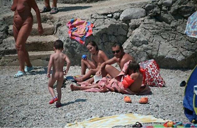 Purenudism - a family nudism of FKK Purenudism - a family nudism of FKK