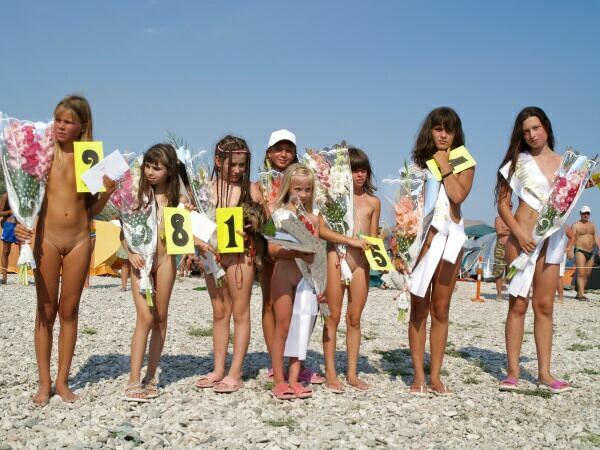 Nudists of the girl - a beauty contest Nudists of the girl - a beauty contest